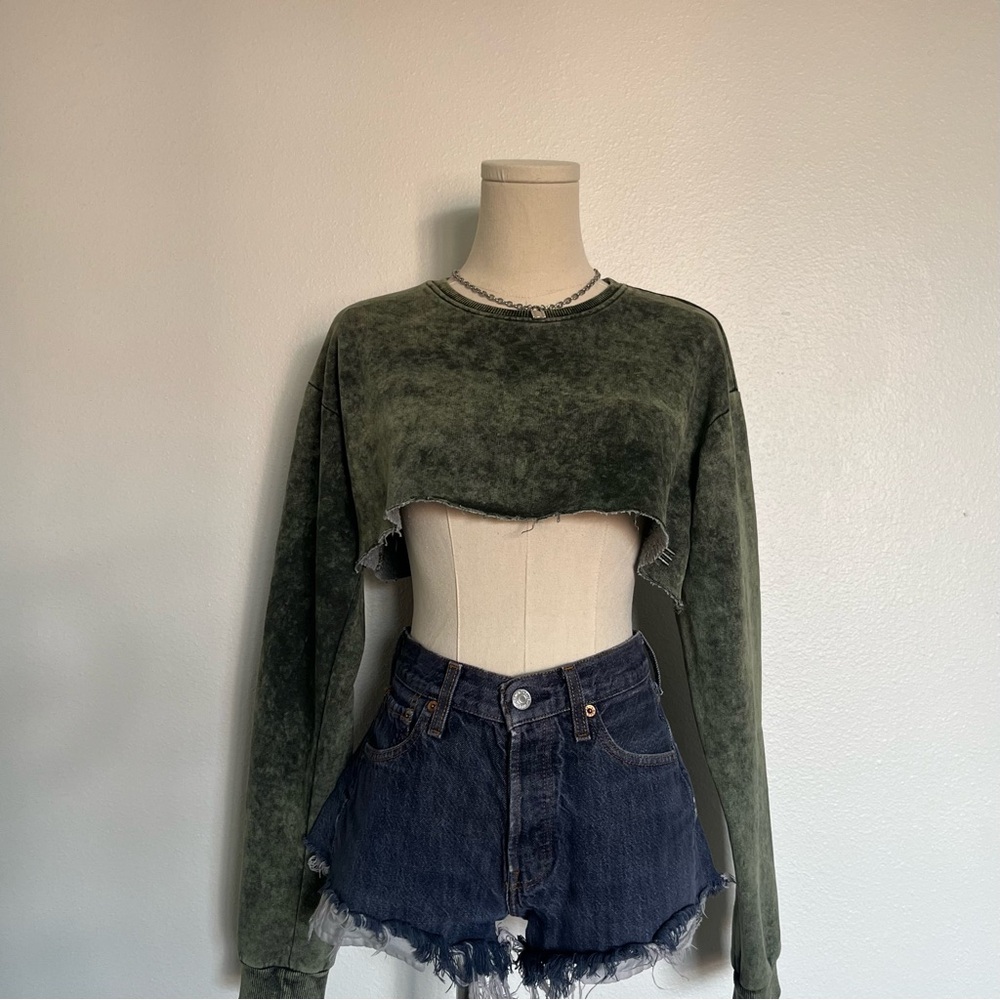 Green BDG Urban Outfitters cropped sweatshirt